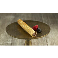 180. Waffle tube with chocolate cream